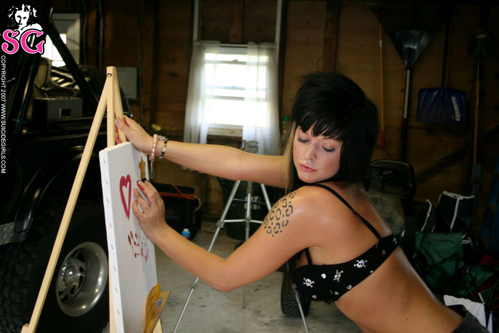 Suicide Girls - Acacia - Finger Painting #5Lpc3LfJ